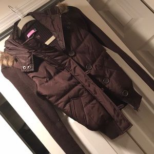 Puff hooded  jacket with knit sleeves